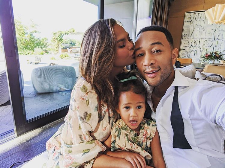 American Actress Chrissy Teigen Flaunt Her Husband John Legend As His Named New Sexiest Man 8043