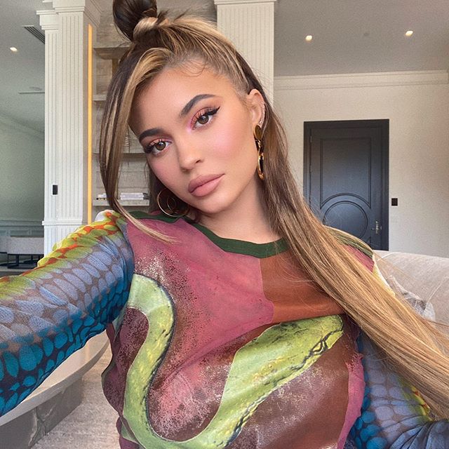 Too Good To A Double Take Kylie Jenner Flaunts Cleavages In New Hot Photo 