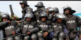 Nigerian Man left with a swollen face and N40k poorer after allegedly being assaulted by policemen Nigerian Man left with a swollen face and N40k poorer after allegedly being assaulted by policemen