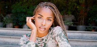 Father DMW’s crush, Evss flaunts hot body in a sexy blue bikini (Photo) Father DMW's crush, Evss flaunt hot body in sexy blue bikini