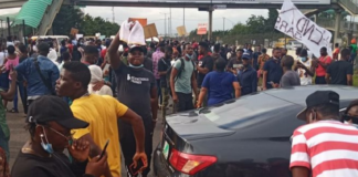 Nigerians lockdown Lagos-Ibadan express road as #EndSars campaign continues (Photo)