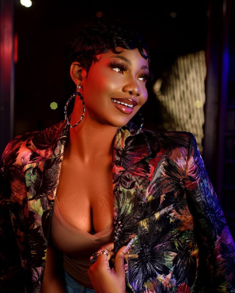 My MILKSHAKE Brings all the boys to the yard - Reality Star Tacha Slays effortlessly for the New Week (photos)